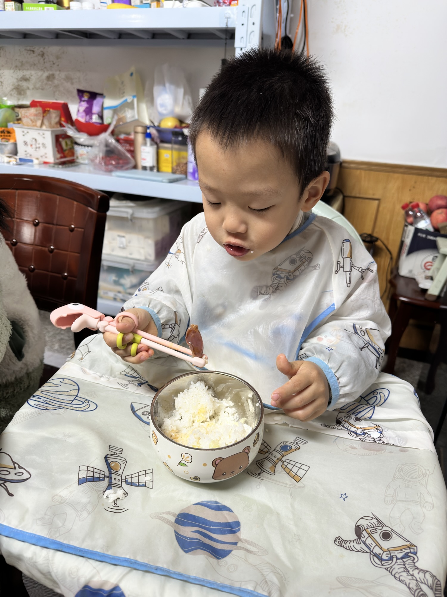 新手“筷”手报到！骁骁骏骏的干饭进阶记