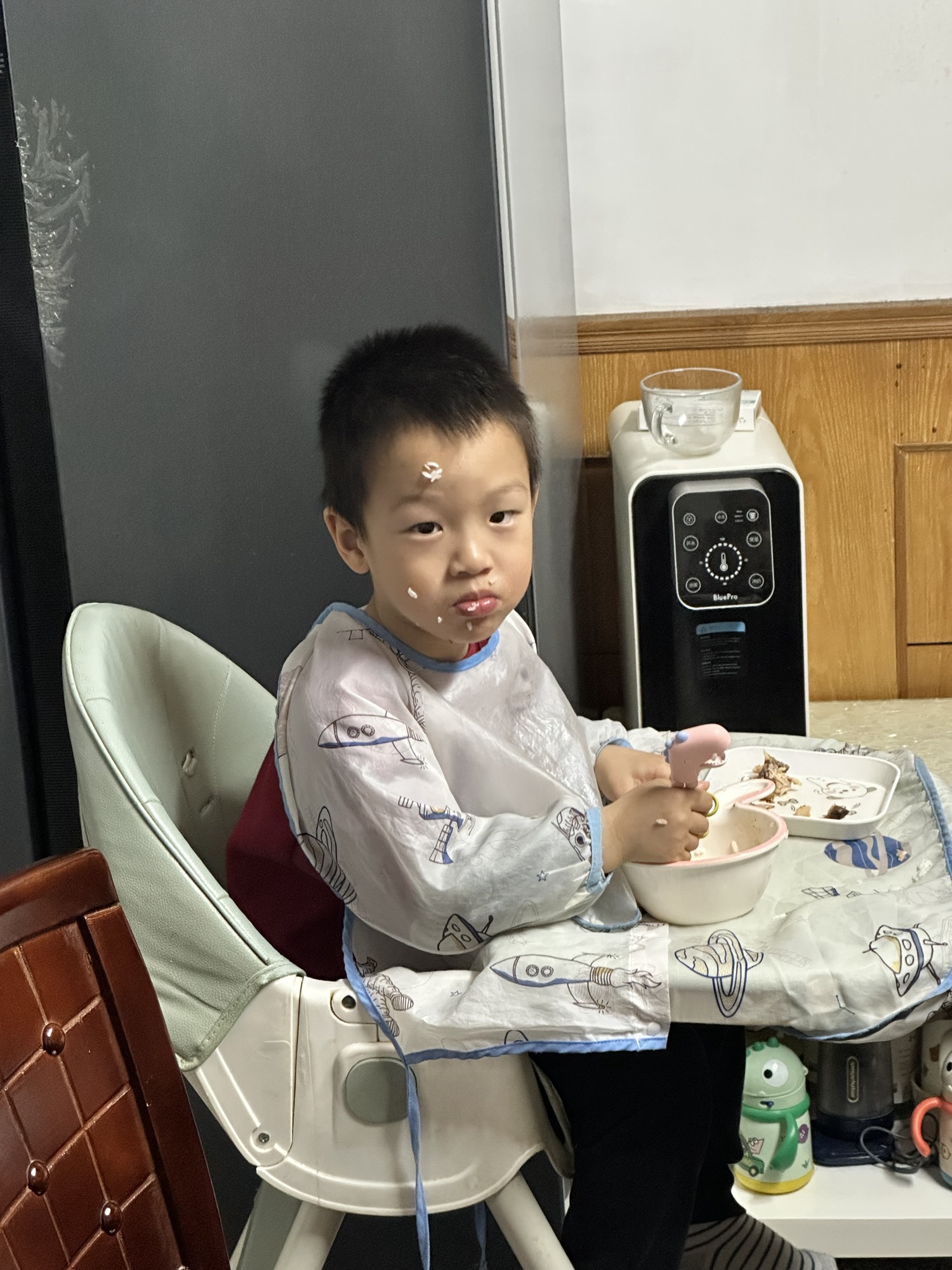 骏骏的“美食涂鸦”时刻